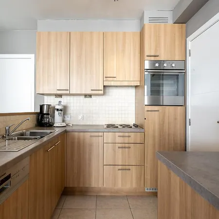 Modern Comfort By The Coast Apartment